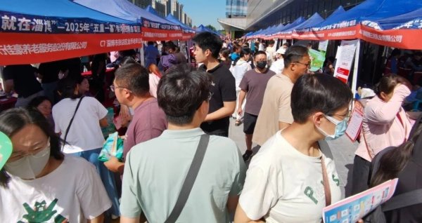 振兴配资 山东淄博：秋季专场招聘会&#32;精准“搭桥”促就业